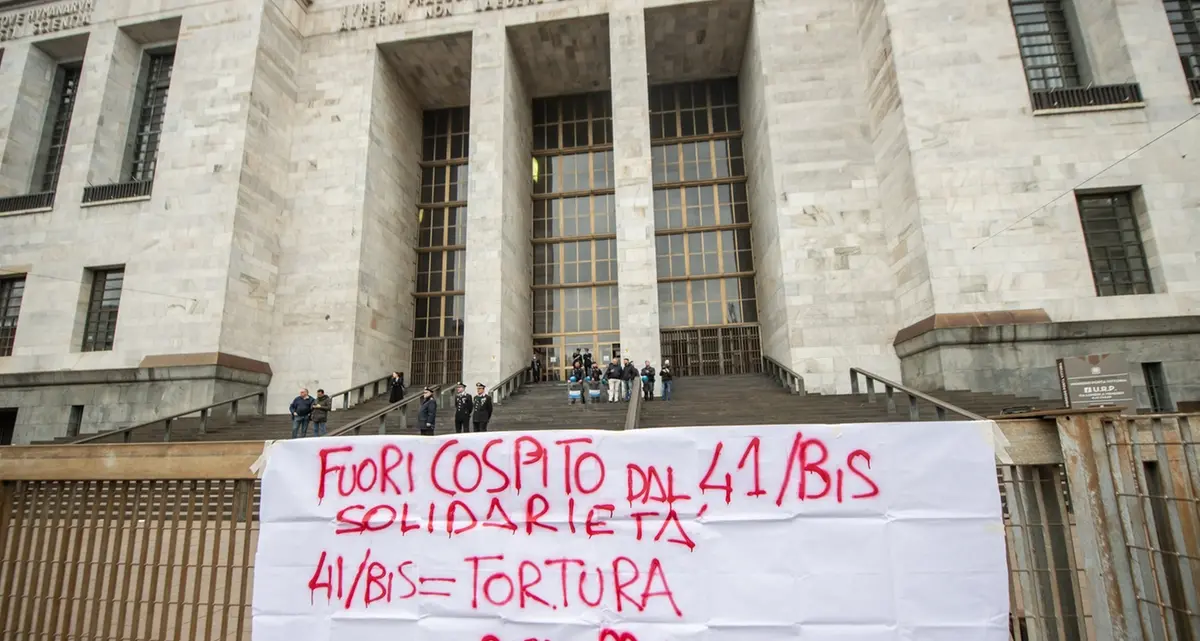 Alfredo Cospito resta al 41bis, i giudici: «Strumentale il suo sciopero della fame»