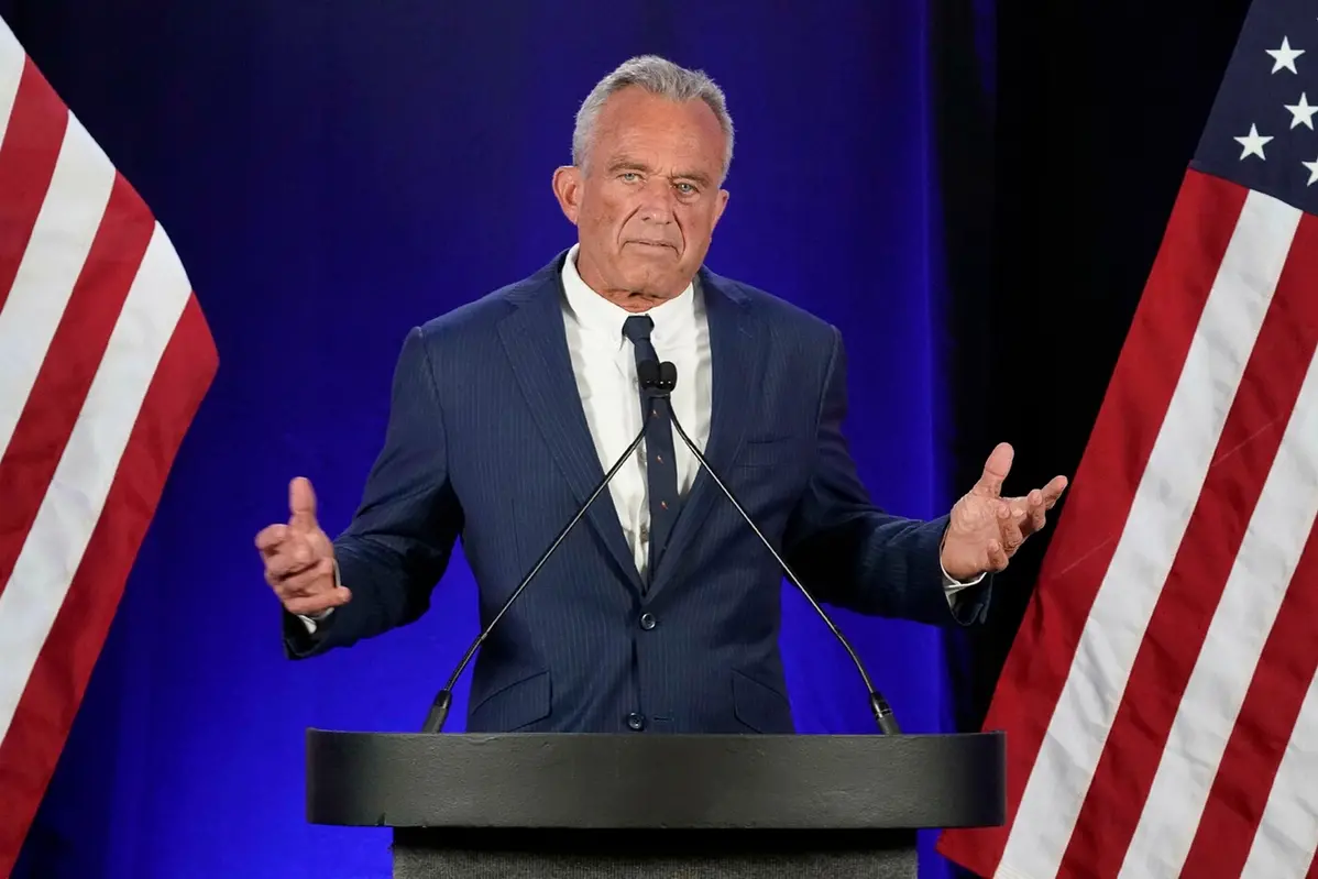 Independent presidential candidate Robert F. Kennedy Jr. announces he is suspending his presidential campaign at a news conference Friday, Aug 23, 2024, in Phoenix. (AP Photo/Darryl Webb) , APN