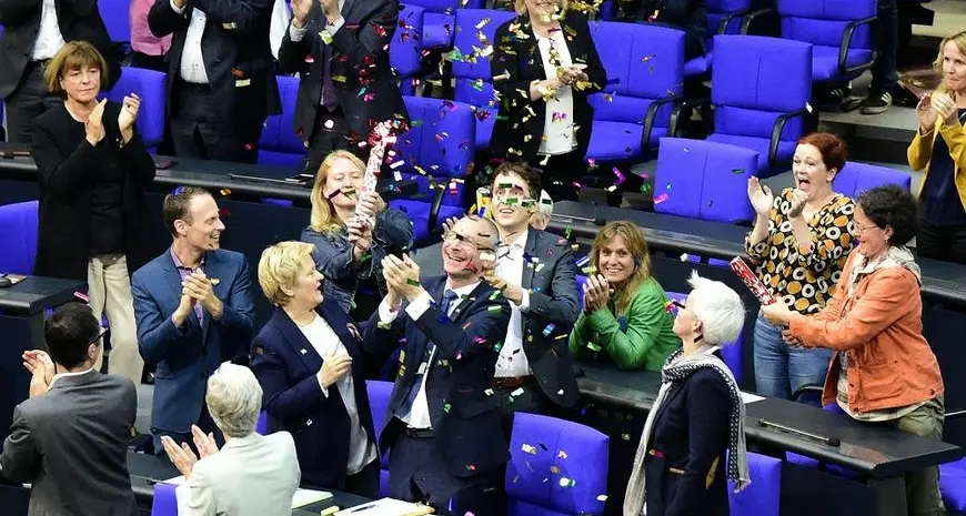 Il Parlamento tedesco approva i matrimoni omosessuali
