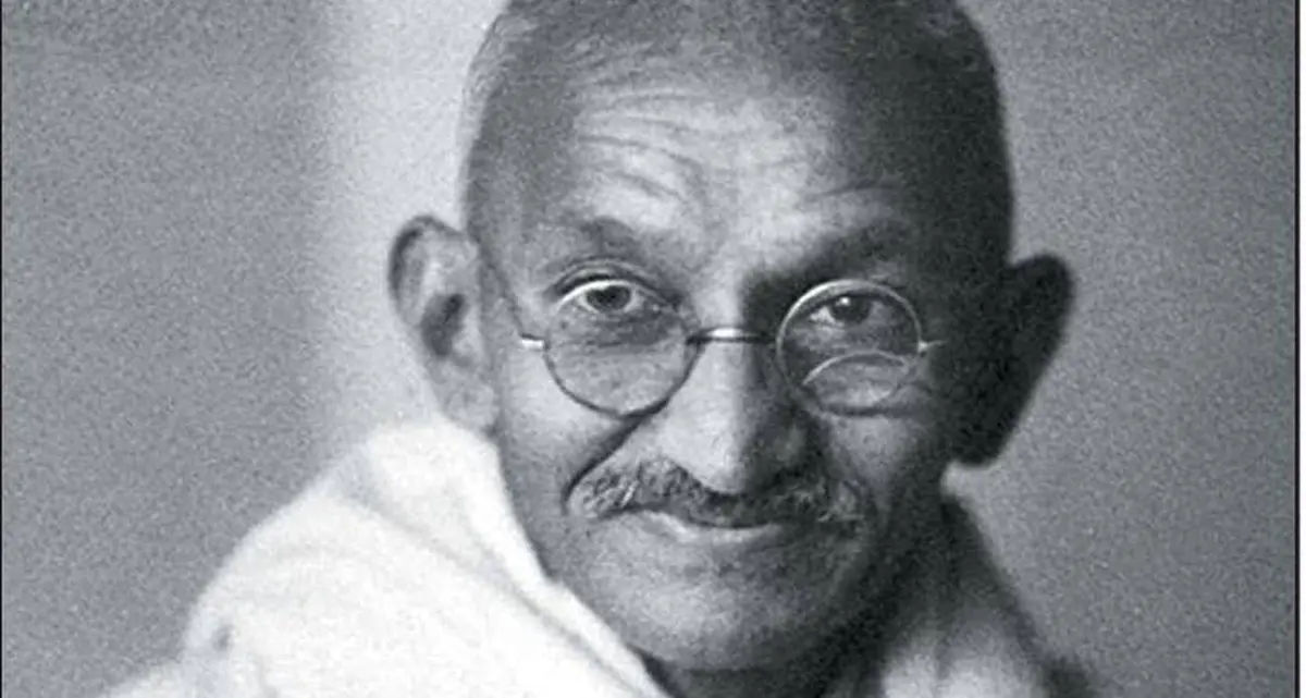 La lezione di Gandhi, simbolo della lotta pacifista