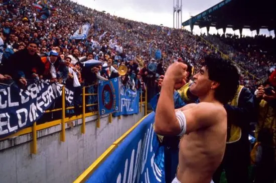 Diego Armando Maradona, l\\'uomo che ha dato a Napoli il sollievo dall\\'incubo della dannazione