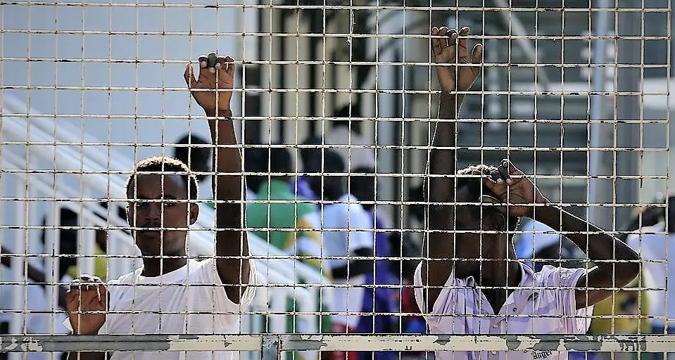 Pantelleria, migranti “reclusi” nel centro peggio dei detenuti