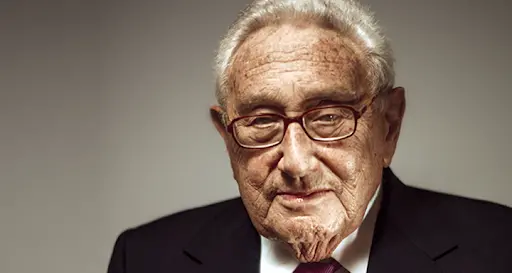 Kissinger: \"Difendere la democrazia liberale o il mondo si incendierà\"