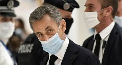 La mano di piombo dei giudici: Sarkozy condannato a tre anni di carcere