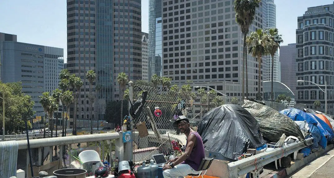 Los Angeles la guerra di strada ai senza tetto
