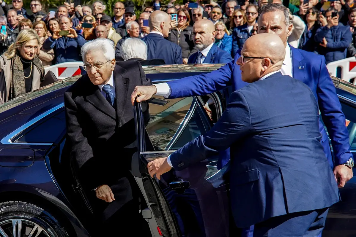 Il Presidente della Repubblica Italiana Sergio Mattarella al PalaMilone di Crotone ha reso omaggio alle vittime del naufragio