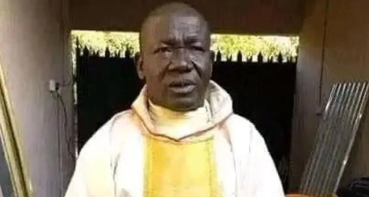 Nigeria: prete bruciato vivo in parrocchia, un altro è rimasto ferito