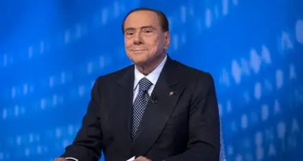 E Silvio Berlusconi diffonde il suo messaggio agli italiani