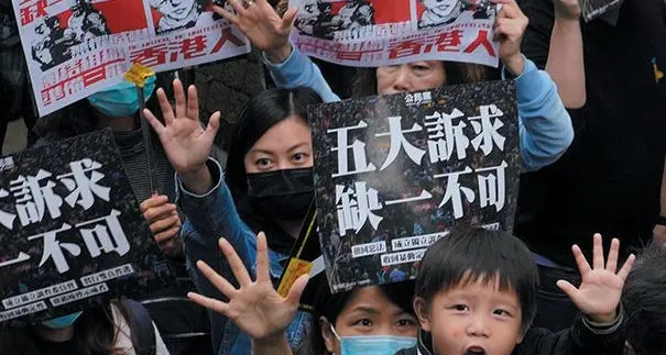 Hong Kong, oltre un milione in piazza: quattrocento arresti