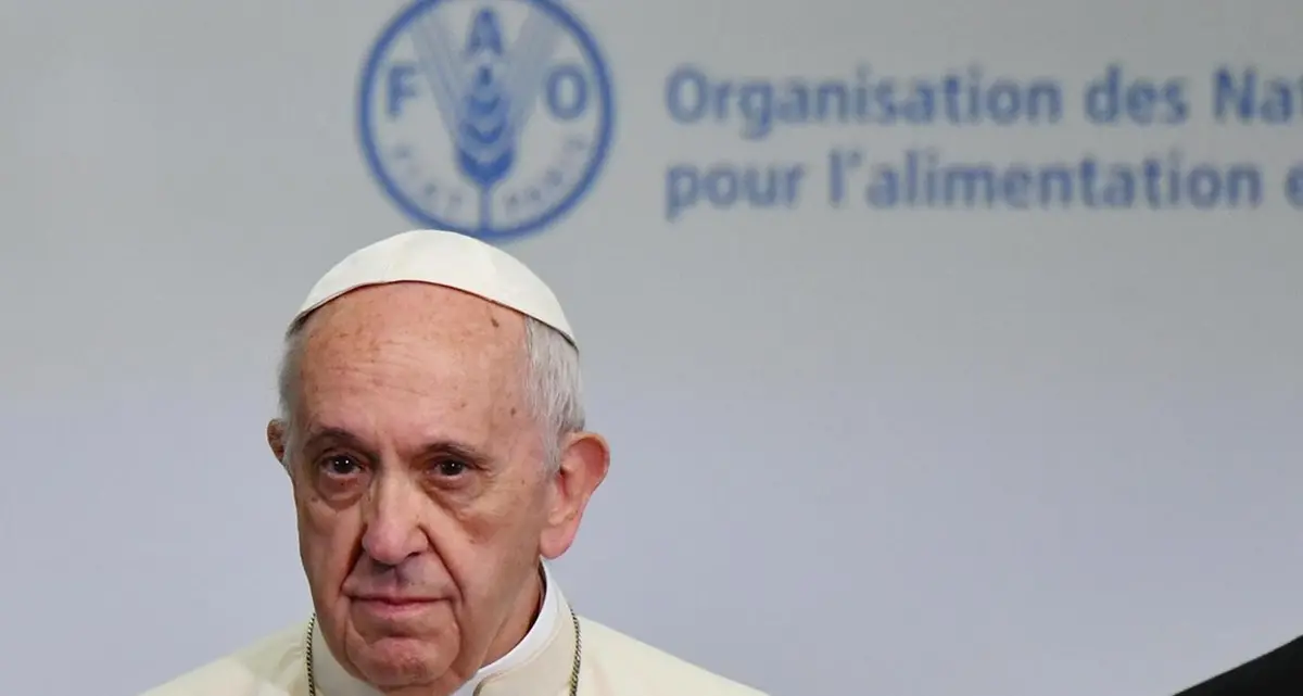 Vaticano, il Papa accoglie le dimissioni del capo della gendarmeria