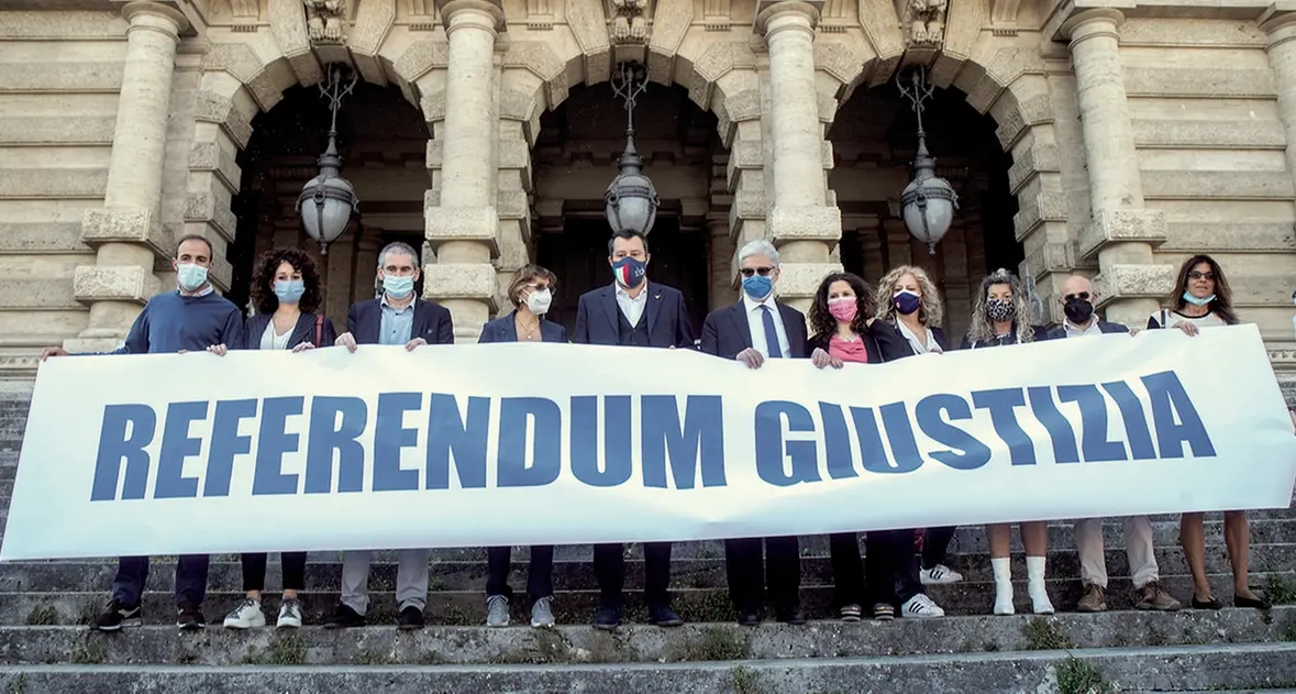 Referendum, Salvini ora si sfila e prepara il piano B