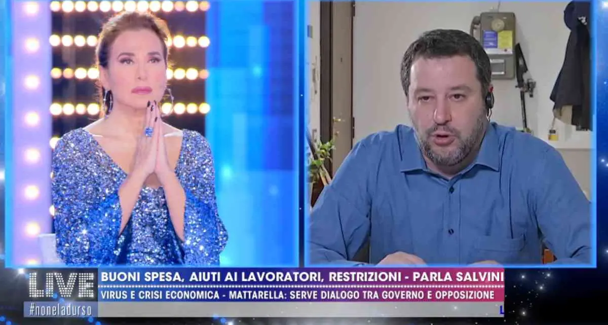 Bufera social sulla preghiera in diretta Tv di Salvini e Barbara D'Urso