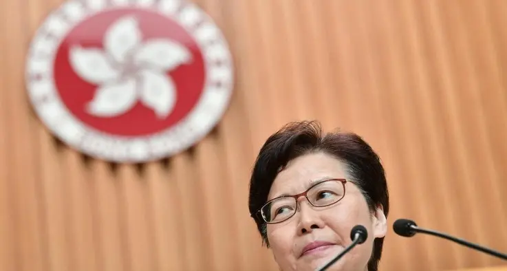 Hong Kong, Carrie Lam cede alle proteste, ritirata la legge sull'estradizione