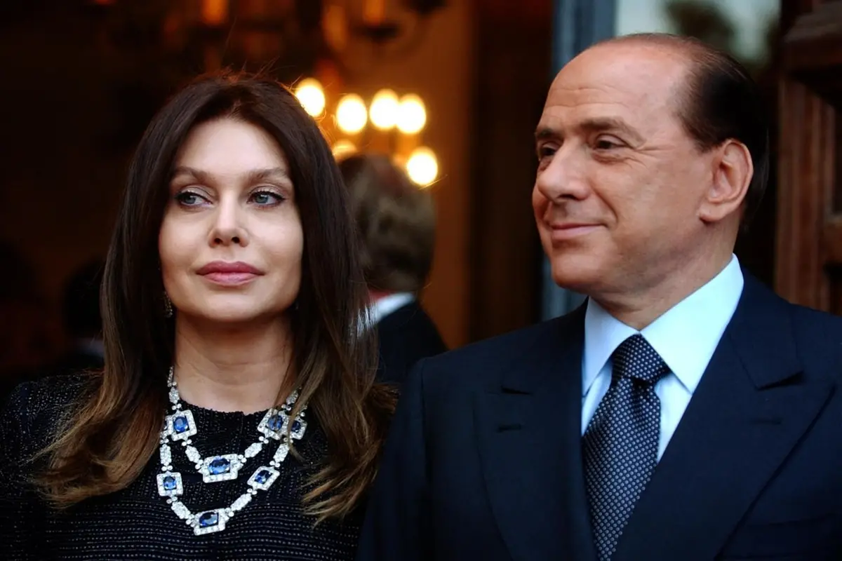 FILE - Italian premier Silvio Berlusconi, right, and his wife Veronica Lario wait for President George W. Bush and first lady Laura Bush at the Villa Madama residence for a social dinner, in Rome June 24, 2004. Berlusconi, the boastful billionaire media mogul who was Italy\\\\\\'s longest-serving premier despite scandals over his sex-fueled parties and allegations of corruption, died, according to Italian media. He was 86. (AP Photo/Susan Walsh, File) Associated Press/LaPresse Only Italy and Spain , APN