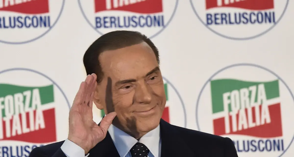 Berlusconi di nuovo in campo: «Di Maio il vero nemico, ma ha fallito negli studi»