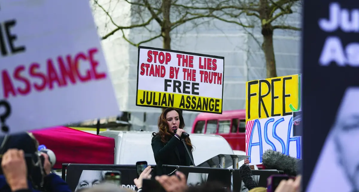 Assange non sarà estradato, per ora: i giudici inglesi chiedono garanzie agli Usa