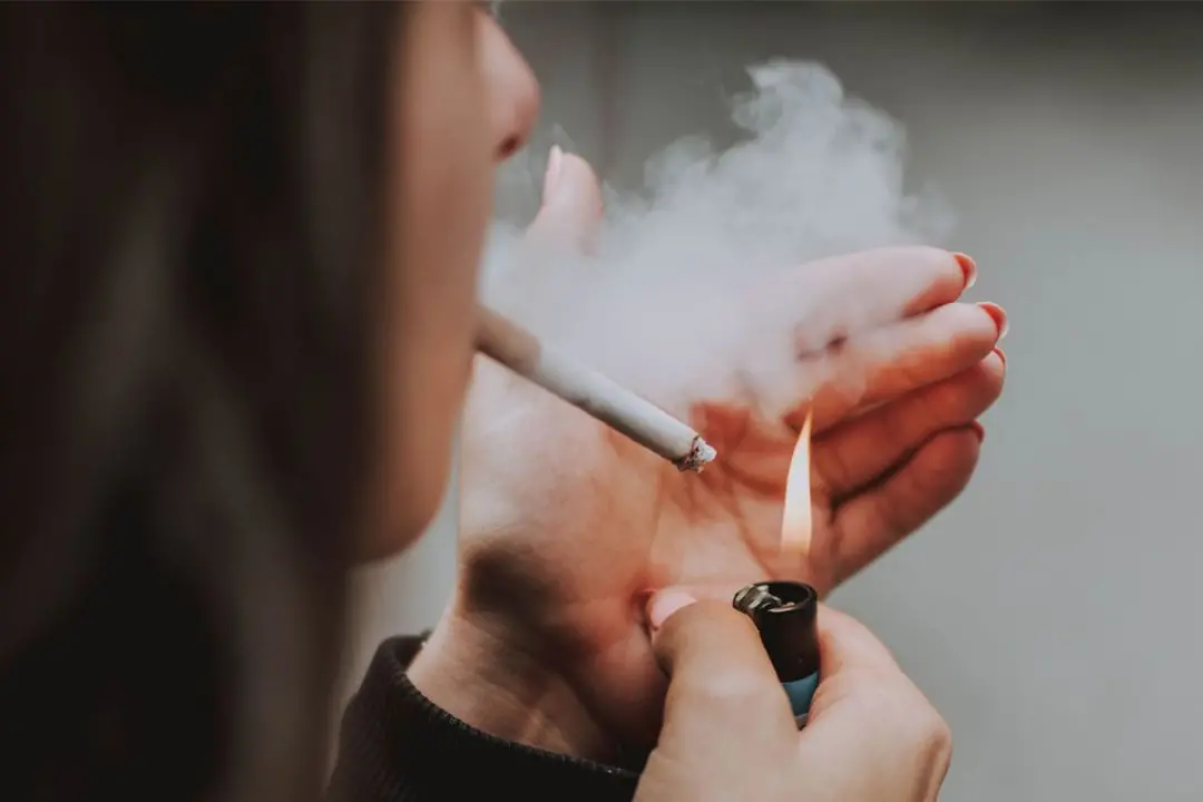 Regno Unito, primo sì al piano di Sunak per vietare il fumo alle nuove generazioni