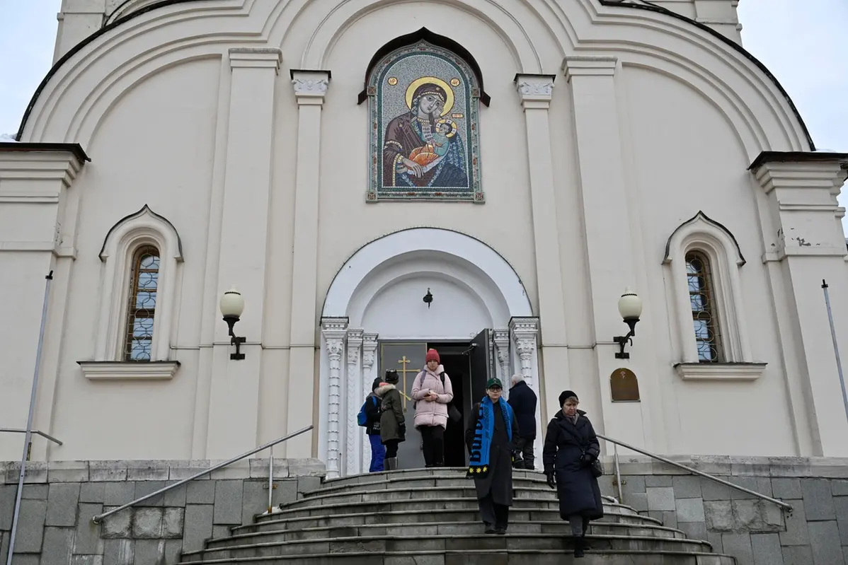 People exit the Church of the Icon of the Mother of God \\\\&quot;Quench My Sorrows\\\\&quot; where the funeral service of Russian opposition leader Alexei Navalny will be held on Friday, March 1, 2024 in Moscow, Russia, Thursday, Feb. 29, 2024. The funeral of Russian opposition leader Alexei Navalny, who died earlier this month in a remote Arctic penal colony, will take place on Friday in Moscow after several locations declined to host the service, his spokesperson says. Kira Yarmysh says the funeral will be held at a church in Moscow\\\\'s southeast Maryino district on Friday afternoon. The burial is to be at a nearby cemetery. (AP Photo) Associated Press / LaPresseOnly italy and  Spain