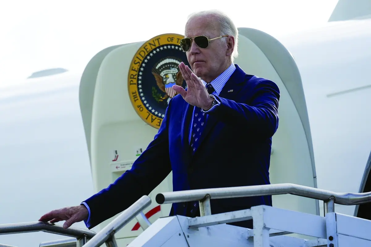 President Joe Biden waves as he arrives on Air Force One at Westchester County Airport in White Plains, N.Y., Monday, June 3, 2024. (AP Photo/Alex Brandon) Associated Press/LaPresse , APN