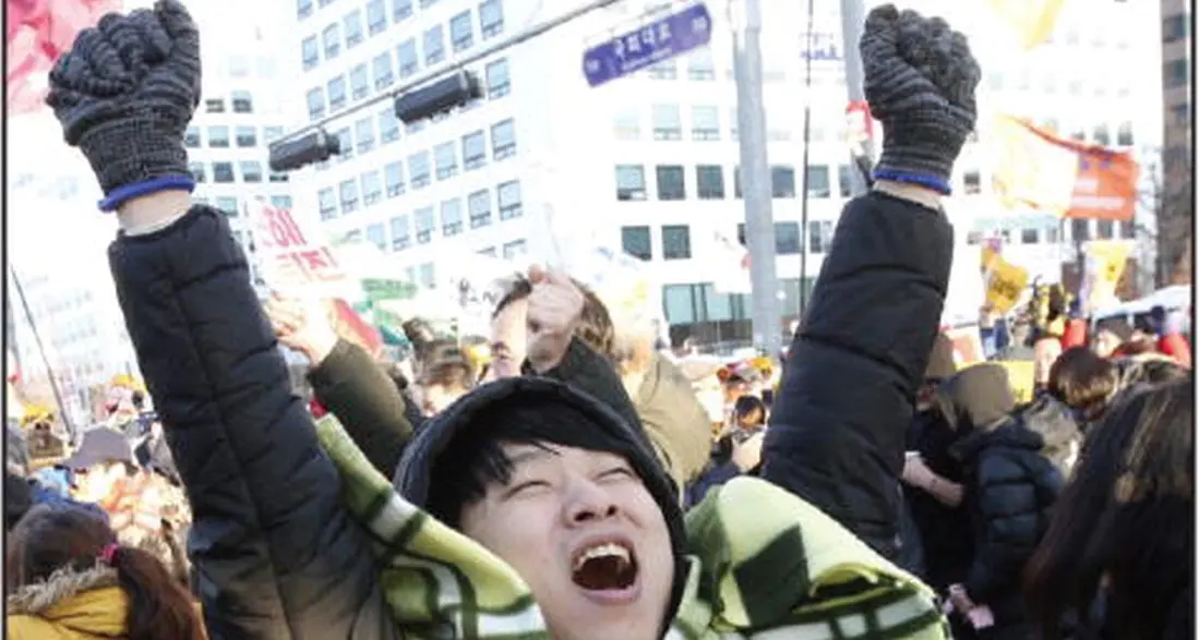 Sì all’impeachment lascia la presidente Park Geun-hye