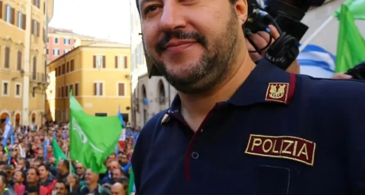 Poliziotto ucciso, Salvini: «I rom arrestati restino in galera fino alla fine dei loro giorni»