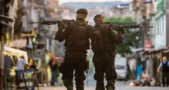 \"Così Bolsonaro condanna le favelas brasiliane e le criminalizza\"
