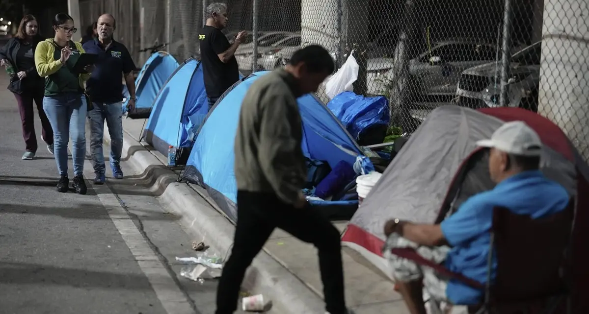 La Corte Suprema valuta se impedire ai senzatetto di dormire all'aperto
