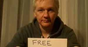 Assange si rivolge a Obama «Mi costituisco in cambio della grazia a Manning»