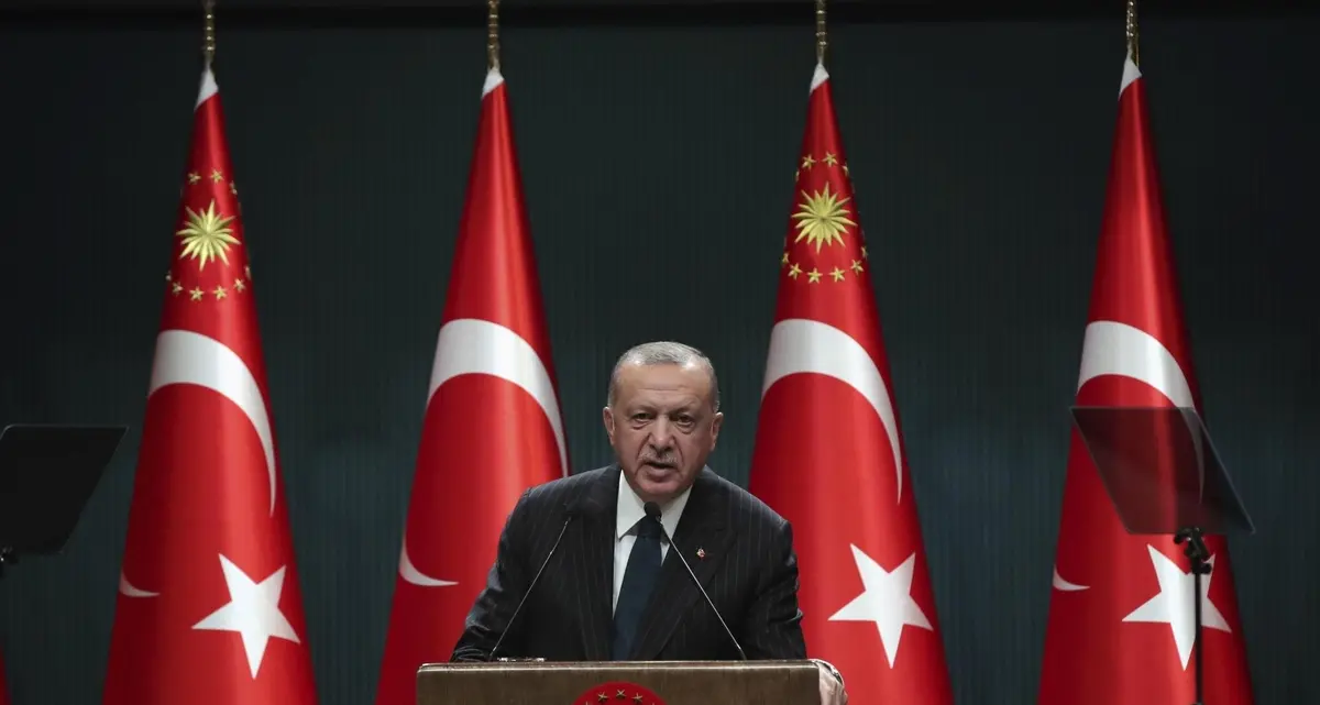 Nuove scintille tra Parigi e Ankara. Erdogan: «Difendere Maometto è una questione di onore»