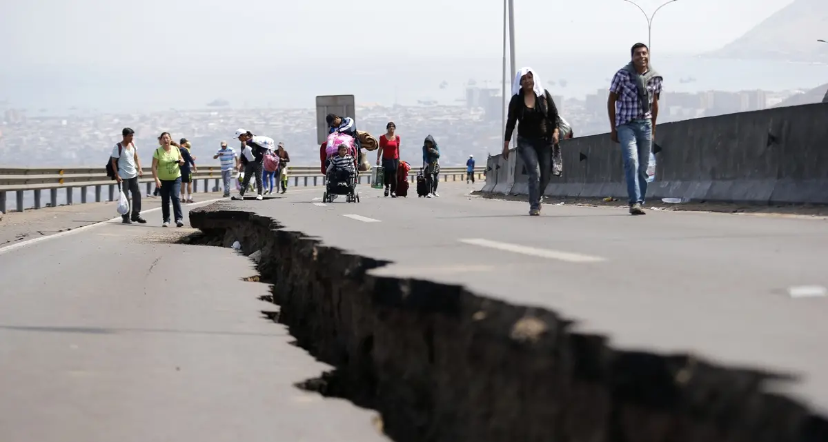 Cile, terremoto 7.7, allarme tsunami