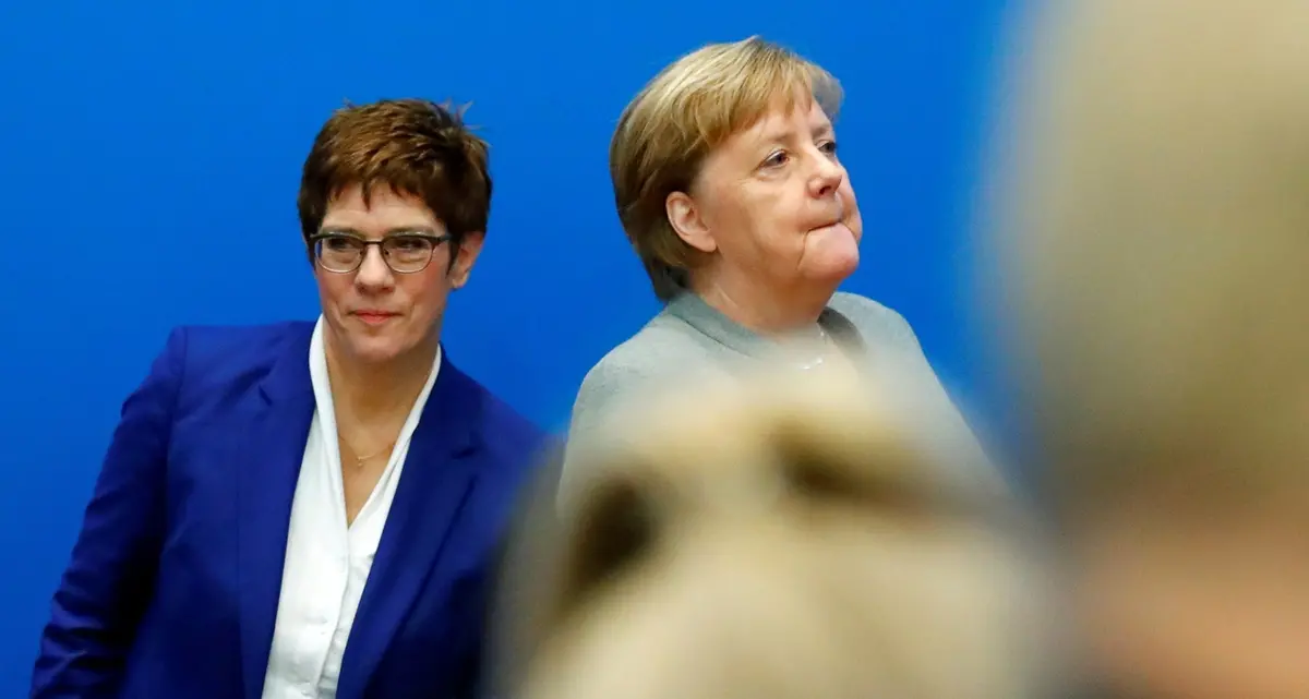 Resa di Kramp-Karrenbauer: l’erede di Merkel rinuncia al partito e alla cancelleria