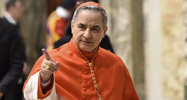 Quei bonifici di Becciu per accusare il cardinale Pell di pedofilia