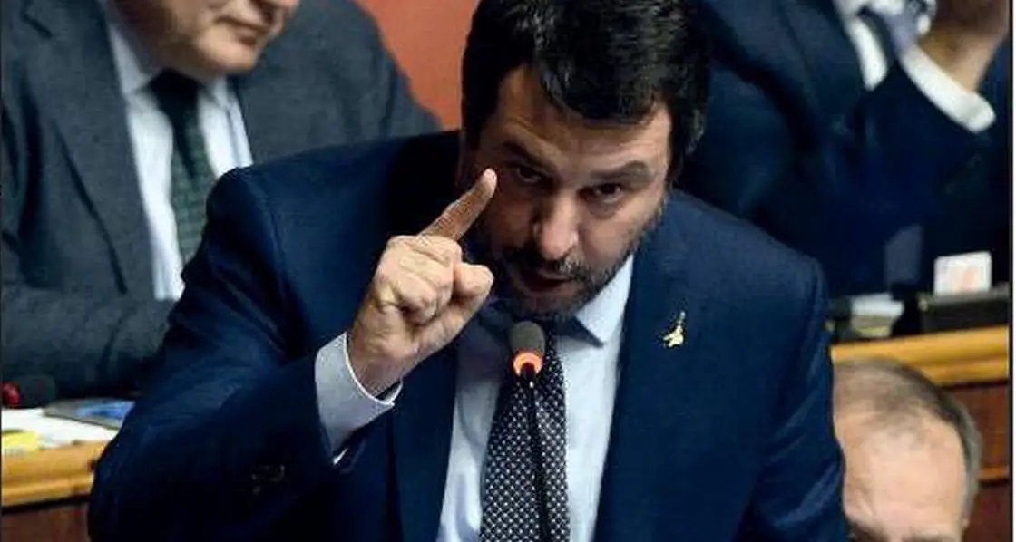 Voli di Stato, Salvini: «Visite istituzionali, altro che vacanze»
