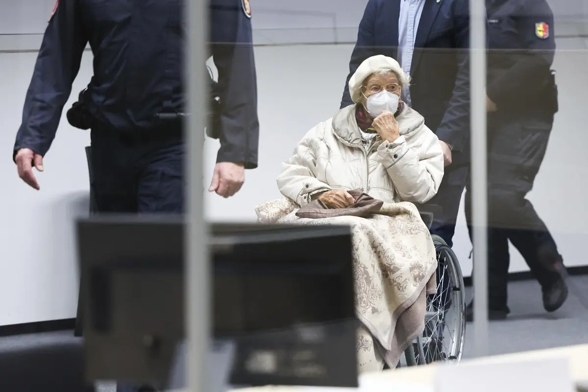 Irmgard Furchner, accused of being part of the apparatus that helped the Nazis\\\\\\' Stutthof concentration camp function, appears in court for the verdict in her trial in Itzehoe, Germay, Tuesday, Dec. 20, 2022. The German court convicted the 97-year-old woman of being an accessory to murder for her role as a secretary to the SS commander of the Nazis\\\\\\' Stutthof concentration camp during World War II. (Christian Charisius/Pool Photo via DPA) Associated Press/LaPresse EDITORIAL USE ONLY/ONLY ITALY AND SPAIN , APN