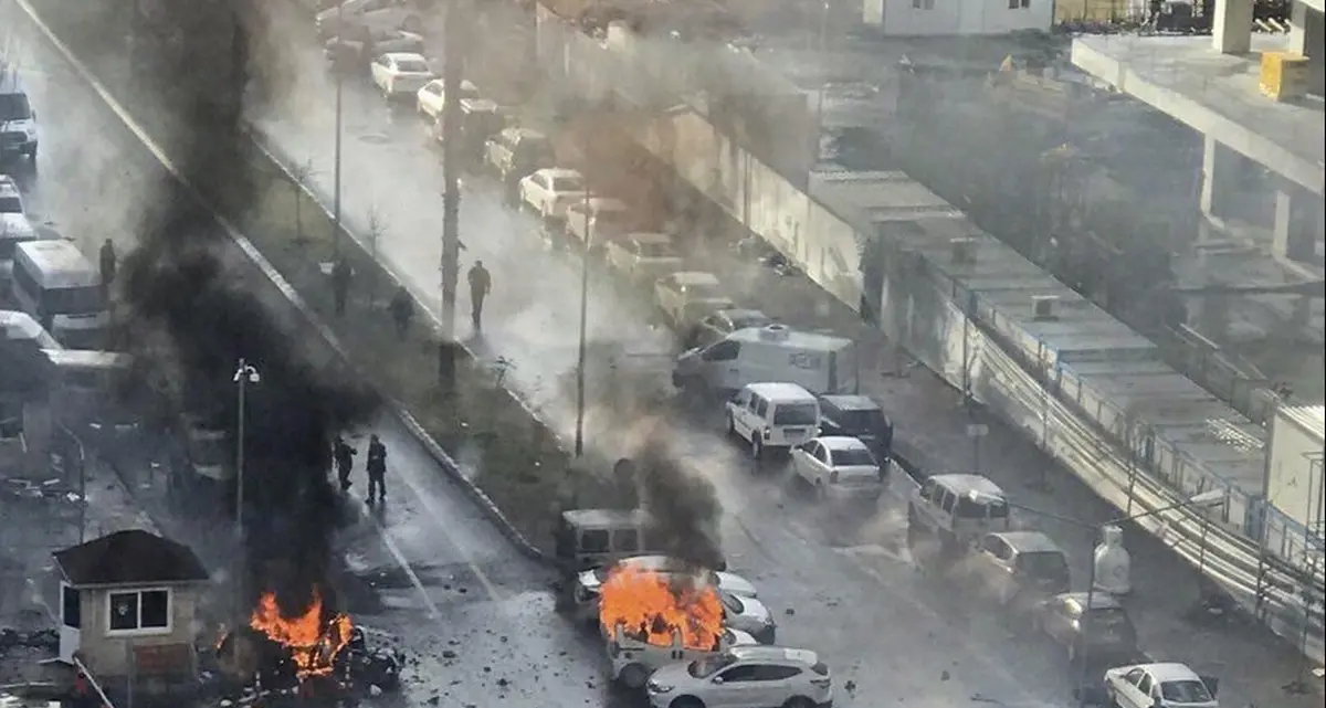 Turchia, autobomba esplode al Tribunale di Smirne. Quattro morti, tra loro due degli assalitori
