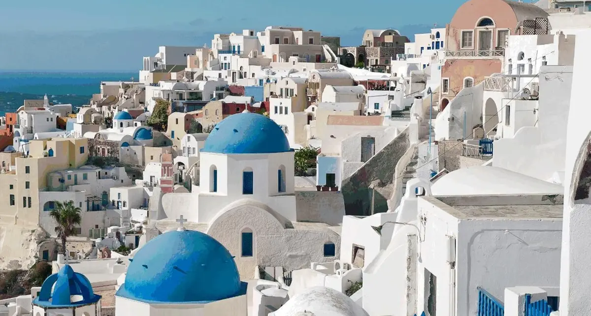 La Grecia riapre i confini: test obbligatori per i turisti delle zone rosse. Zaia: «Allucinante»