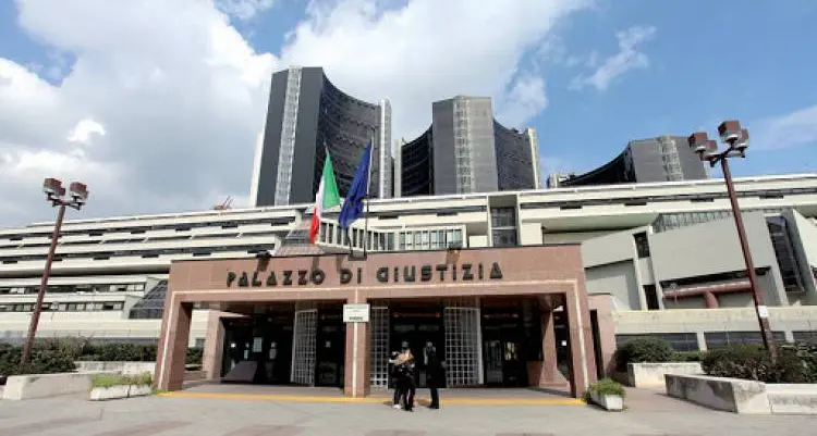 «Senza mail di preavviso l’avvocato non entra». L’ultima prodezza della Corte d’appello di Napoli
