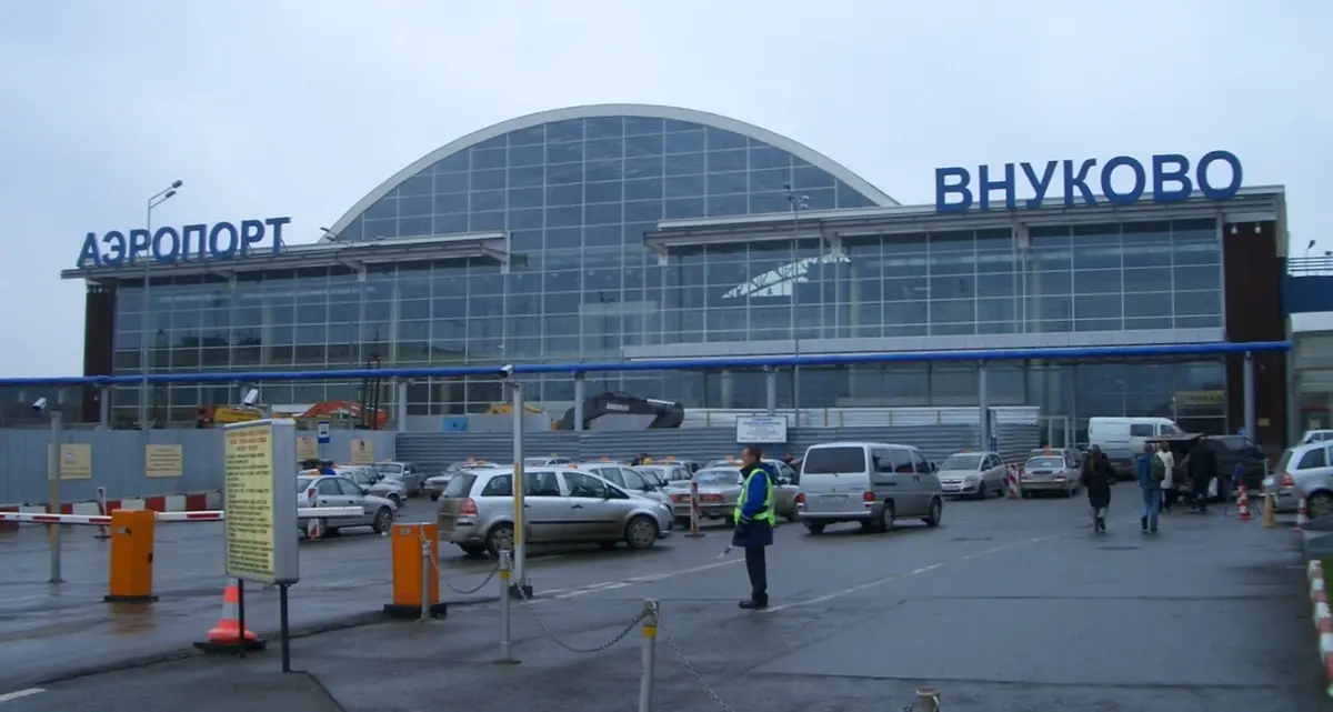 Russia, evacuato un piano dell’aeroporto di Mosca-Vnukovo per un allarme bomba