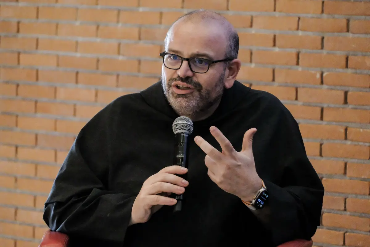 Padre Benanti presidente della Commissione AI per l'informazione - AI news