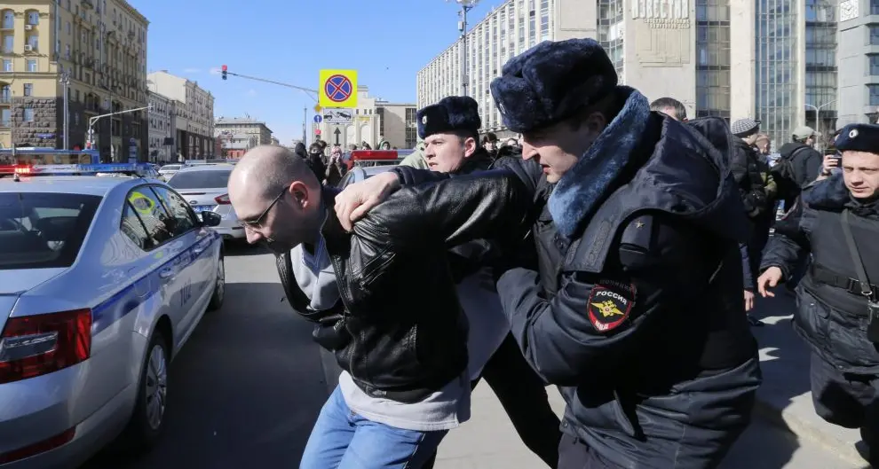 Mosca, oltre mille fermati tra i manifestanti anti-Putin