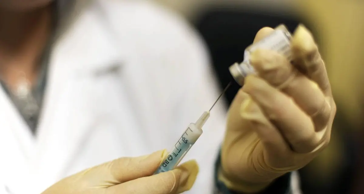 Vaccino italiano, dal 24 agosto i primi test sull'uomo allo Spallanzani