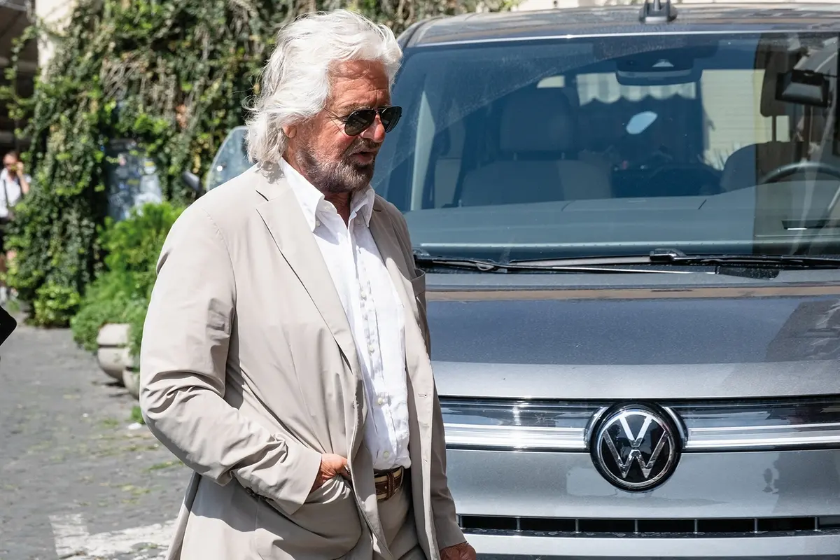 Il fondatore del M5S Beppe Grillo al suo arrivo all\\u2019 Hotel Forum a Roma , LaPresse