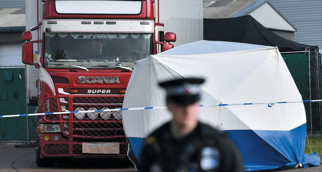 Inghilterra, 39 corpi trovati in un camion. Sono tutti migranti