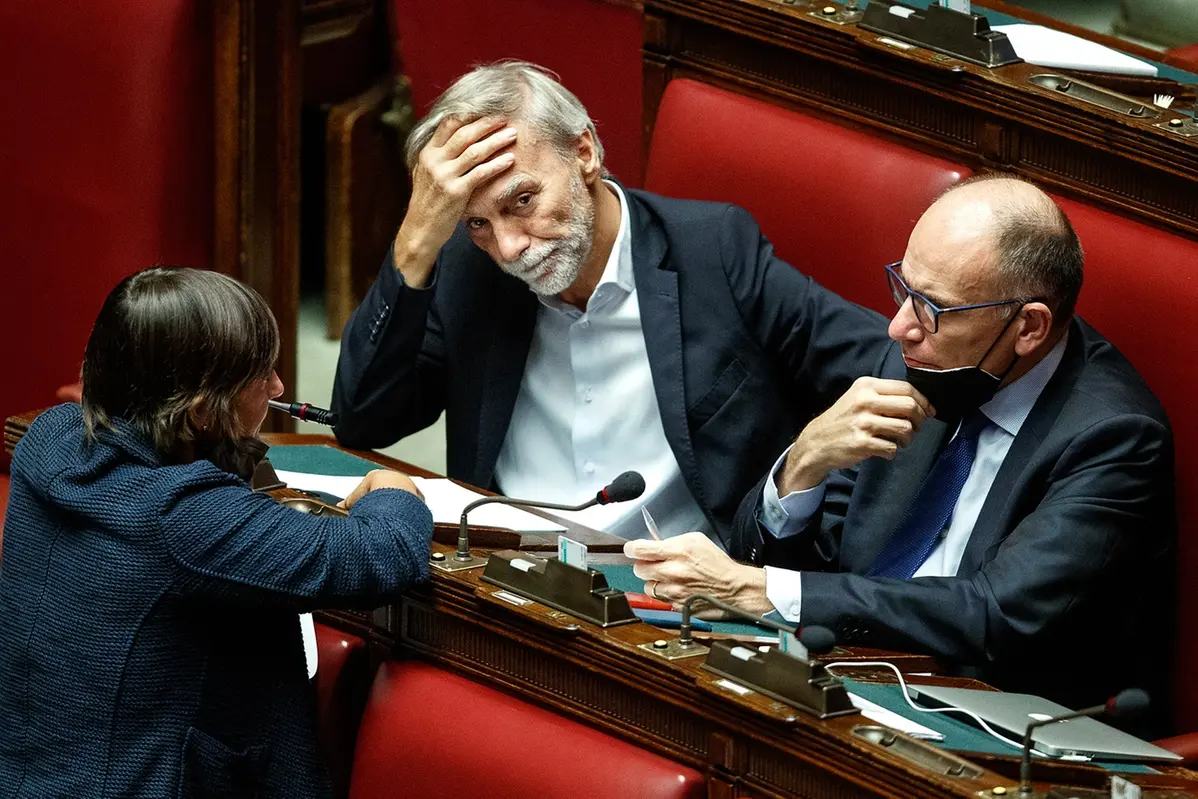 Graziano Delrio in una seduta parlamentare con Enrico Letta e Debora Serrachiani