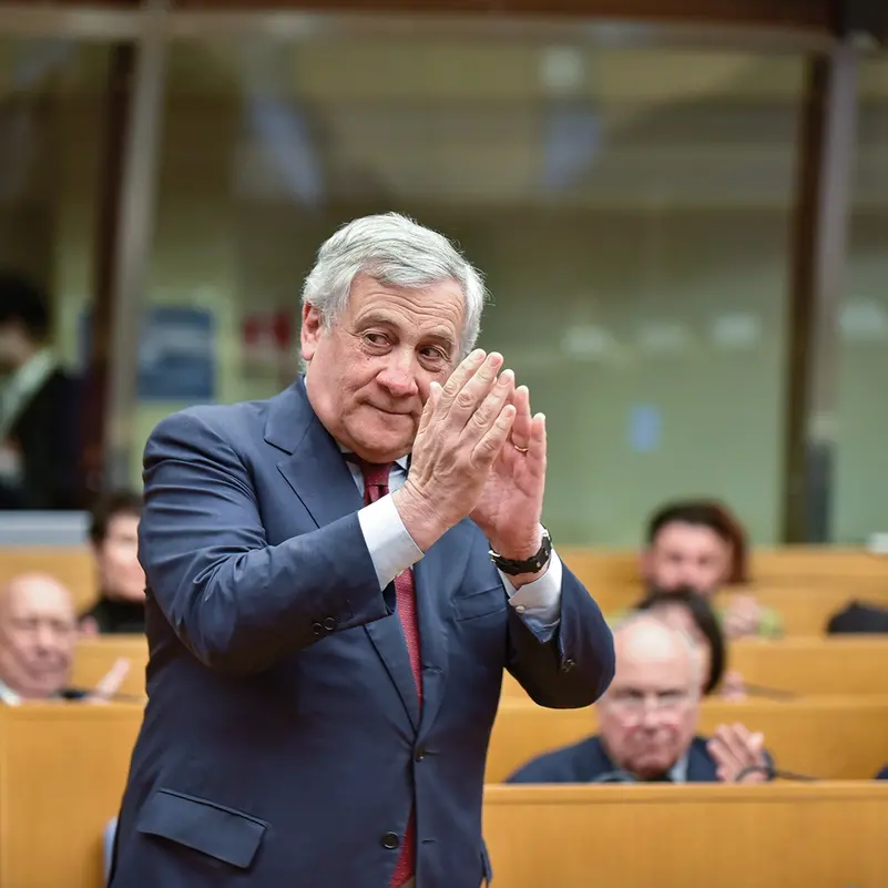 La paziente tela di Tajani per puntare alla successione di von der Leyen