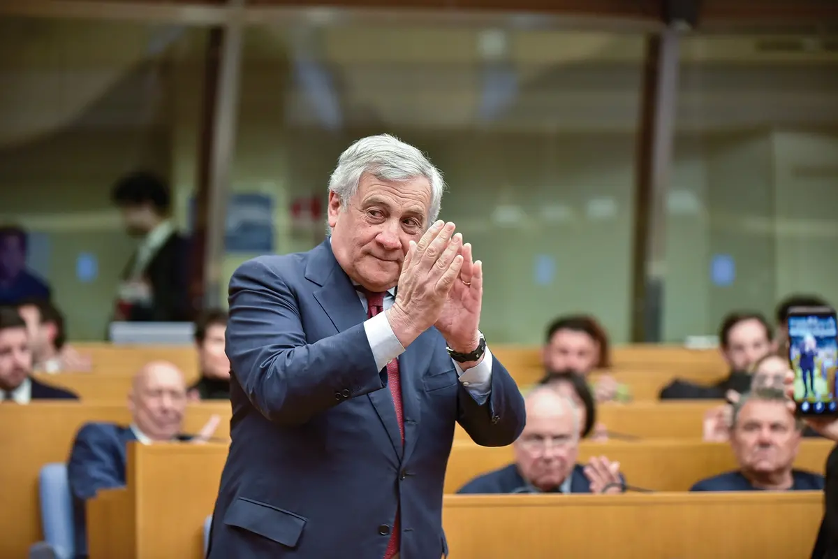 La paziente tela di Tajani per puntare alla successione di von der Leyen