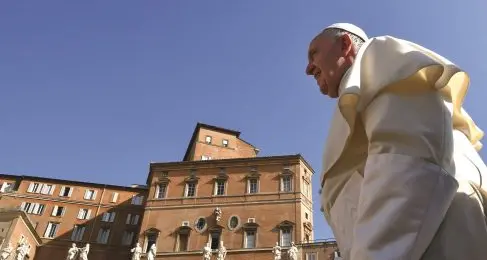 Famiglia cristiana accusa: complotto contro il Papa
