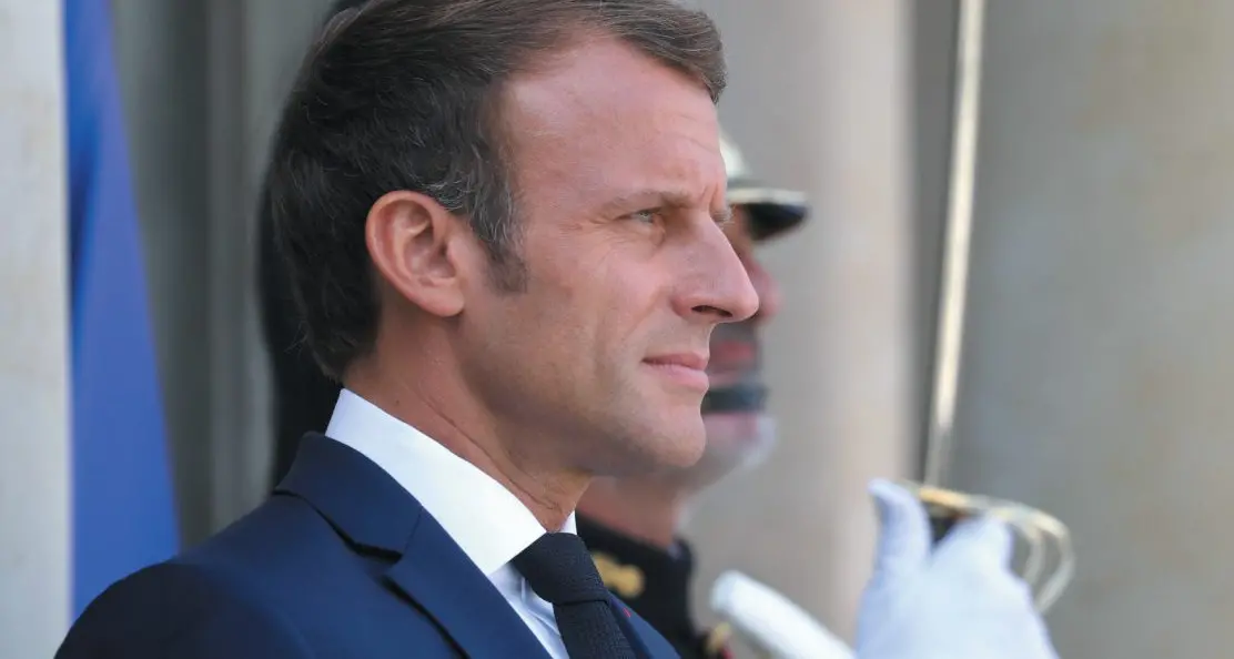 La scuola di Macron fa il verso ai populisti: tricolore, Marsigliese e tante polemiche