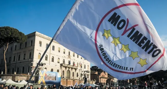 Grillo sconfessa i dissidenti: «L’alleanza è evoluzione»