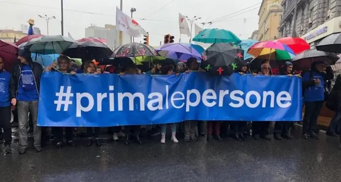 #PrimaLePersone, Napoli in marcia contro il razzismo